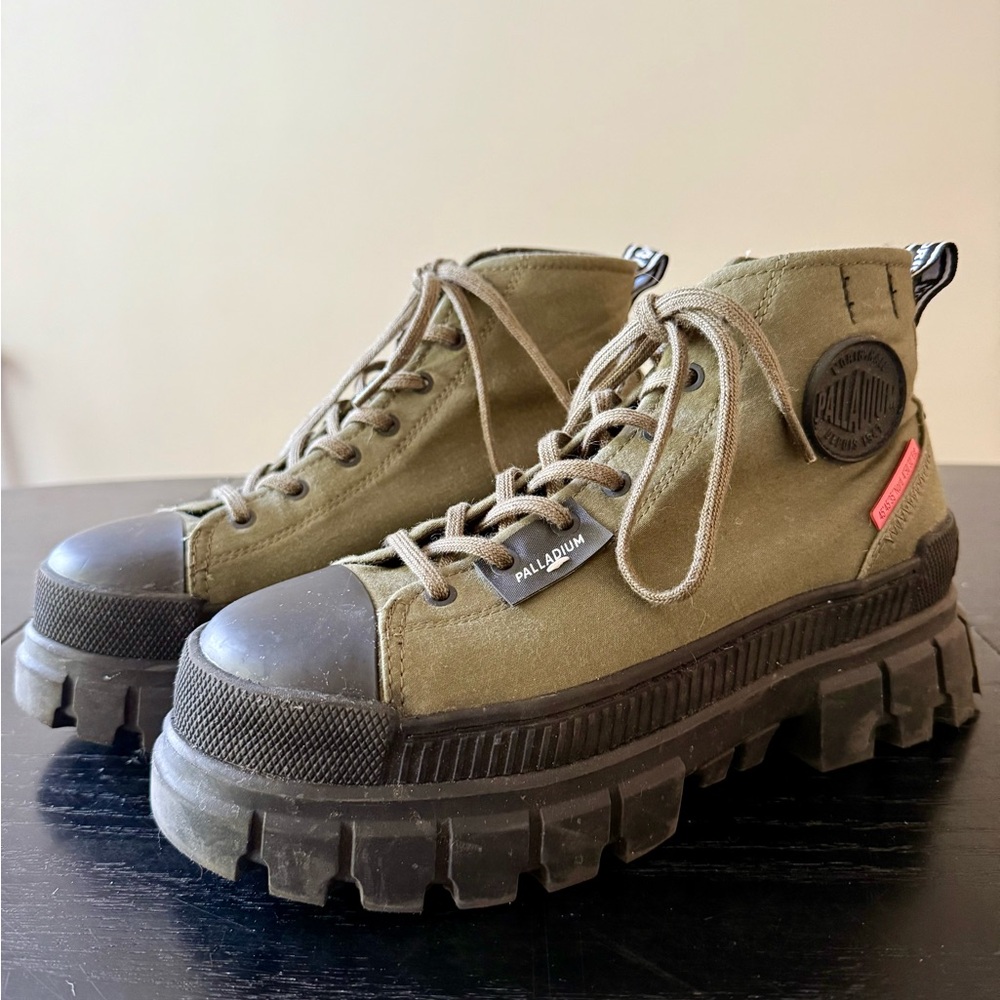Palladium Revolt Platform Sneaker